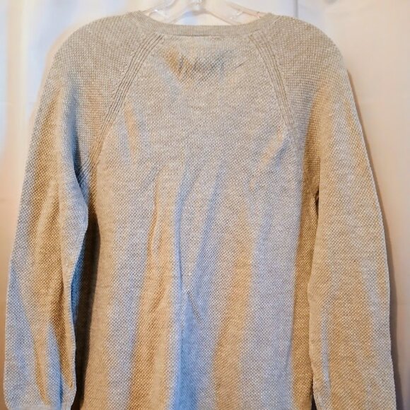 GAP Pointelle Sweater Top women M Gray Light crochet knit Raglan long sleeve EUC - Picture 7 of 9